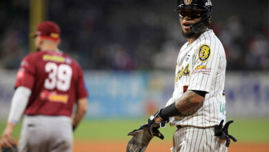 Leones quedó como único líder tras batir a su eterno rival