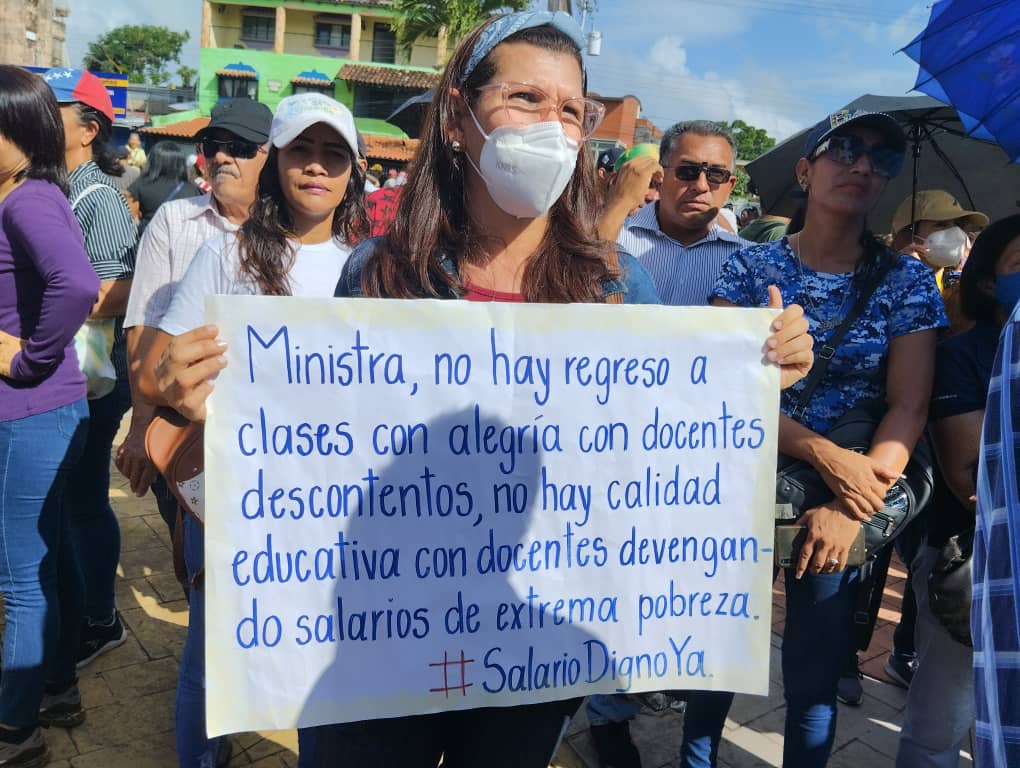 «Un maestro con hambre no puede dar clases»: docentes se sumaron a protesta nacional en Monagas