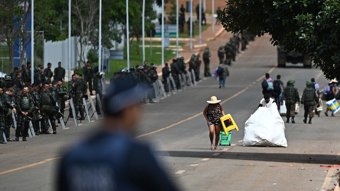 Suman mil 200 capturas a los detenidos por los ataques en Brasil