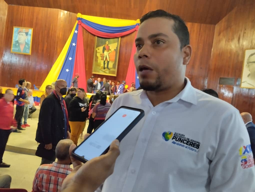 Alcaldía de Punceres ilumina principales avenidas y sectores