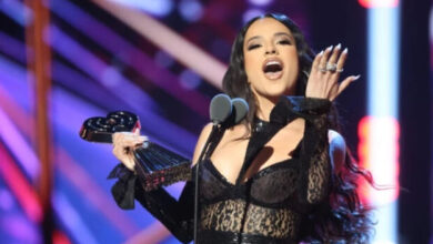 Becky G apareció sin el anillo de compromiso