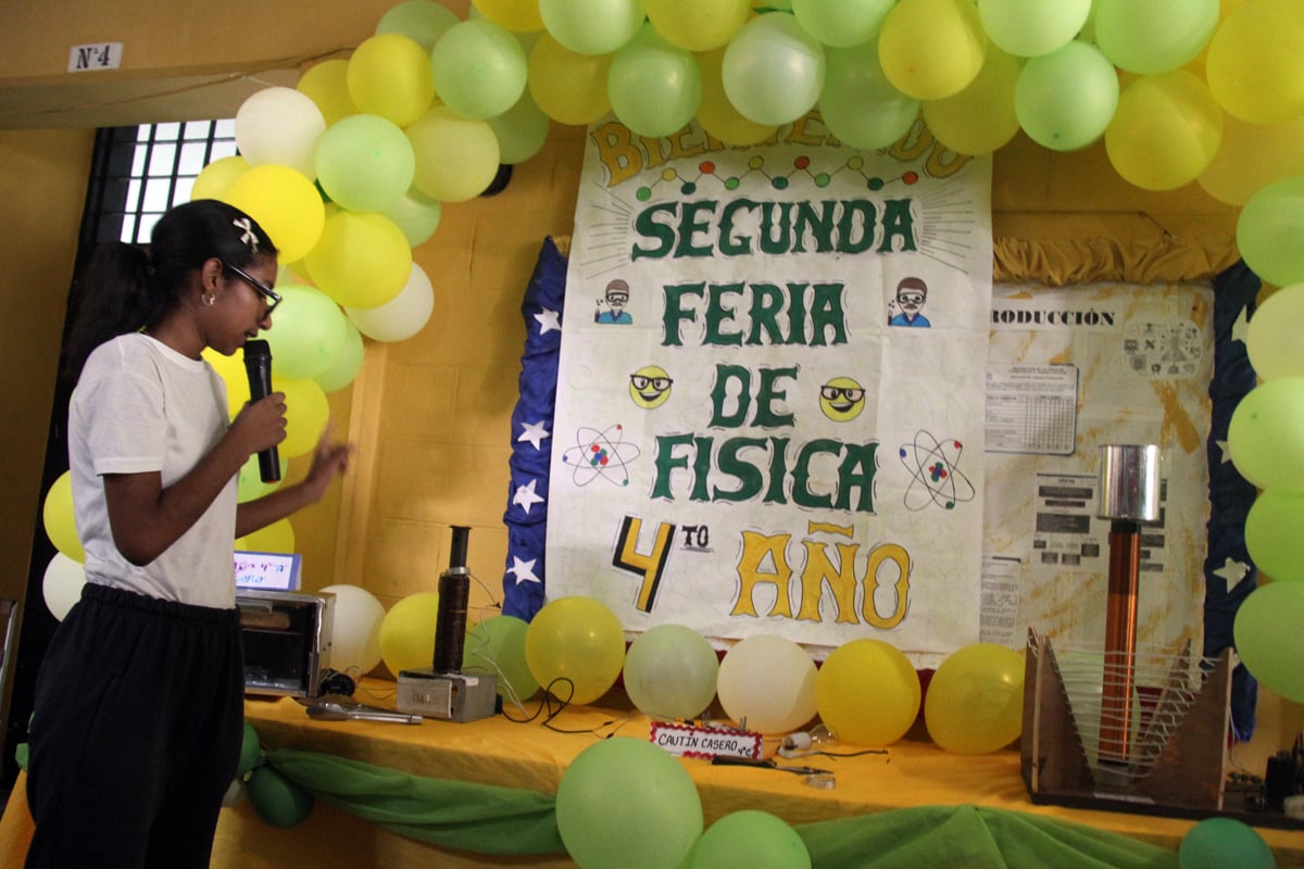 Estudiantes del Liceo Peña Saavedra expusieron 30 prototipos en Feria de Física