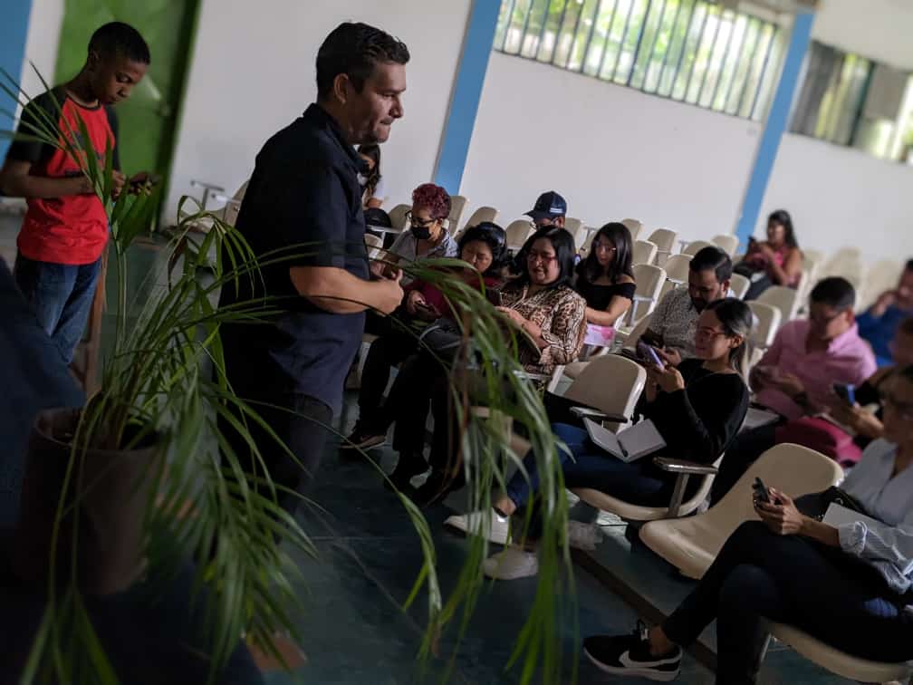 Gremio de periodistas recibió taller de redacción web