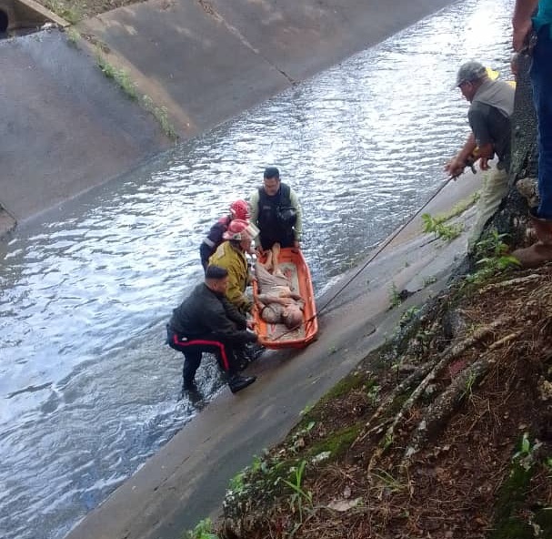 Rescatan a anciano que se cayó en el caño Orinoco