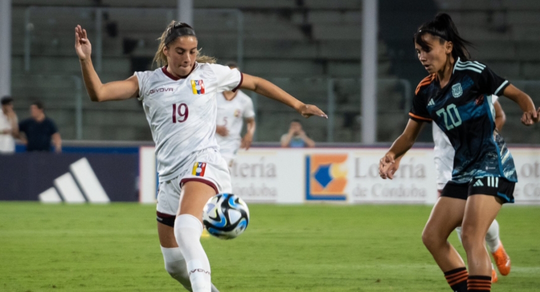 Vinotinto femenina ya está en El Salvador