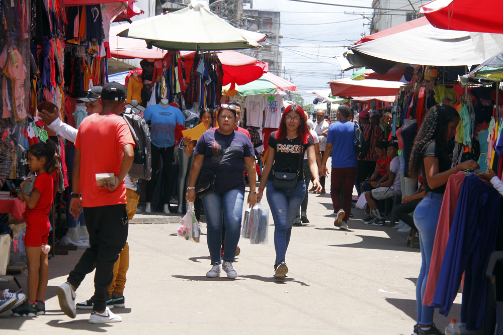 Buhoneros siguen a la deriva ante falta de respuesta de la Alcaldía
