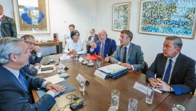 La vicepresidenta Ejecutiva de la República, Delcy Rodríguez, sostuvo este lunes una reunión con el opositor Gerardo Blyde, jefe negociador de la Plataforma Unitaria; en Bruselas, Bélgica. La reunión se lleva a cabo en el marco de la III Cumbre de jefes de Estado y de Gobierno de la Comunidad de Estados Latinoamericanos y Caribeños (Celac) y la Unión Europea (UE).