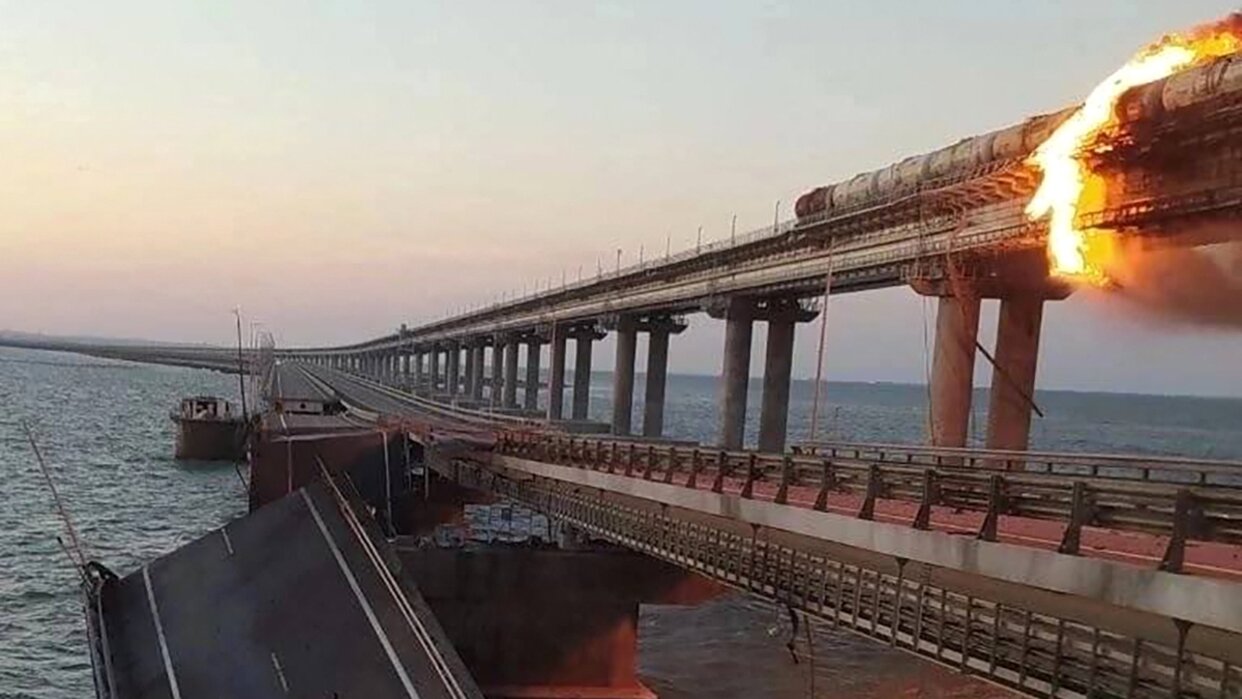 Ucrania se atribuye oficialmente la responsabilidad del ataque terrorista en el puente más largo de Europa