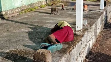 Reportan niños durmiendo y deambulando en las calles de Los Godos