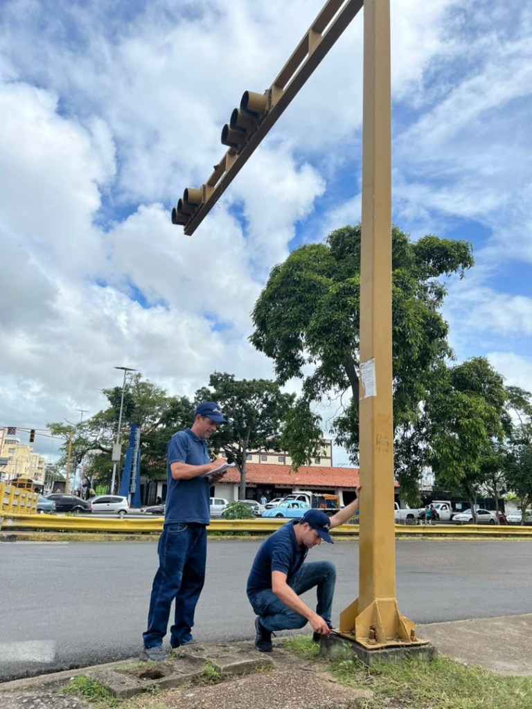 Anuncian nueva etapa de instalación de semáforos