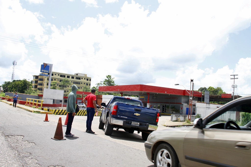 Más de 600 conductores siguen excluidos de gasolinera subsidiada en Maturín