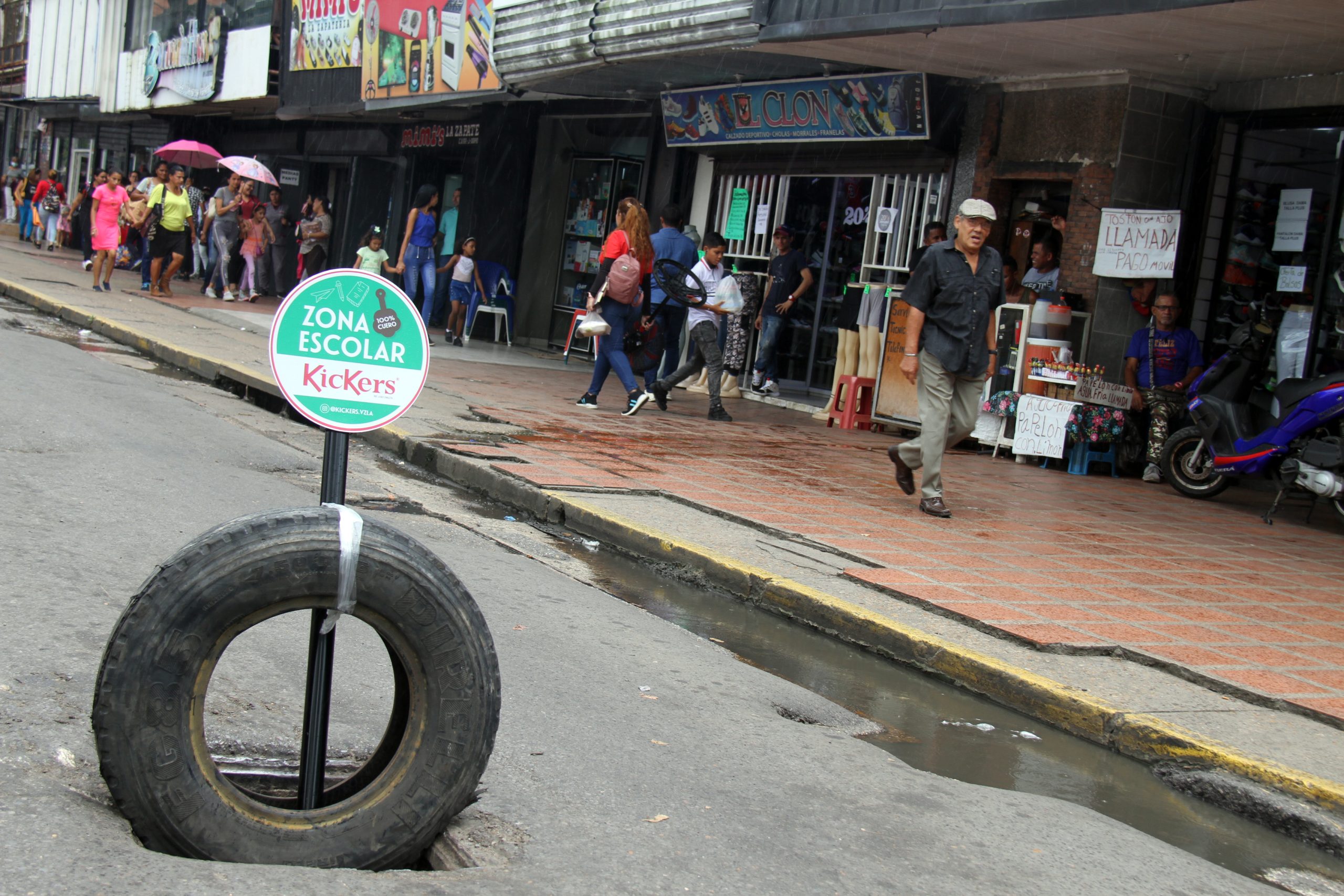 Sigue sin reparación hueco "traga carro" de la avenida Bolívar