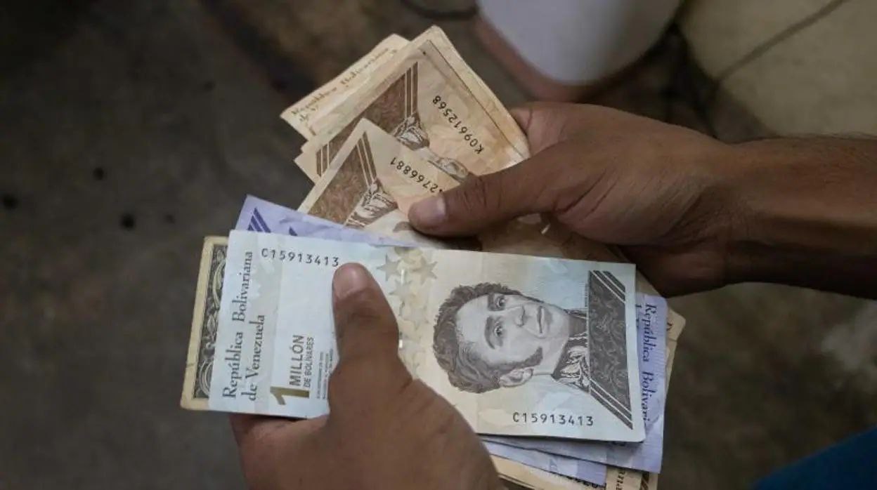 Cierre 2023 El bolívar obtuvo una caída superior al 50 % frente al dólar