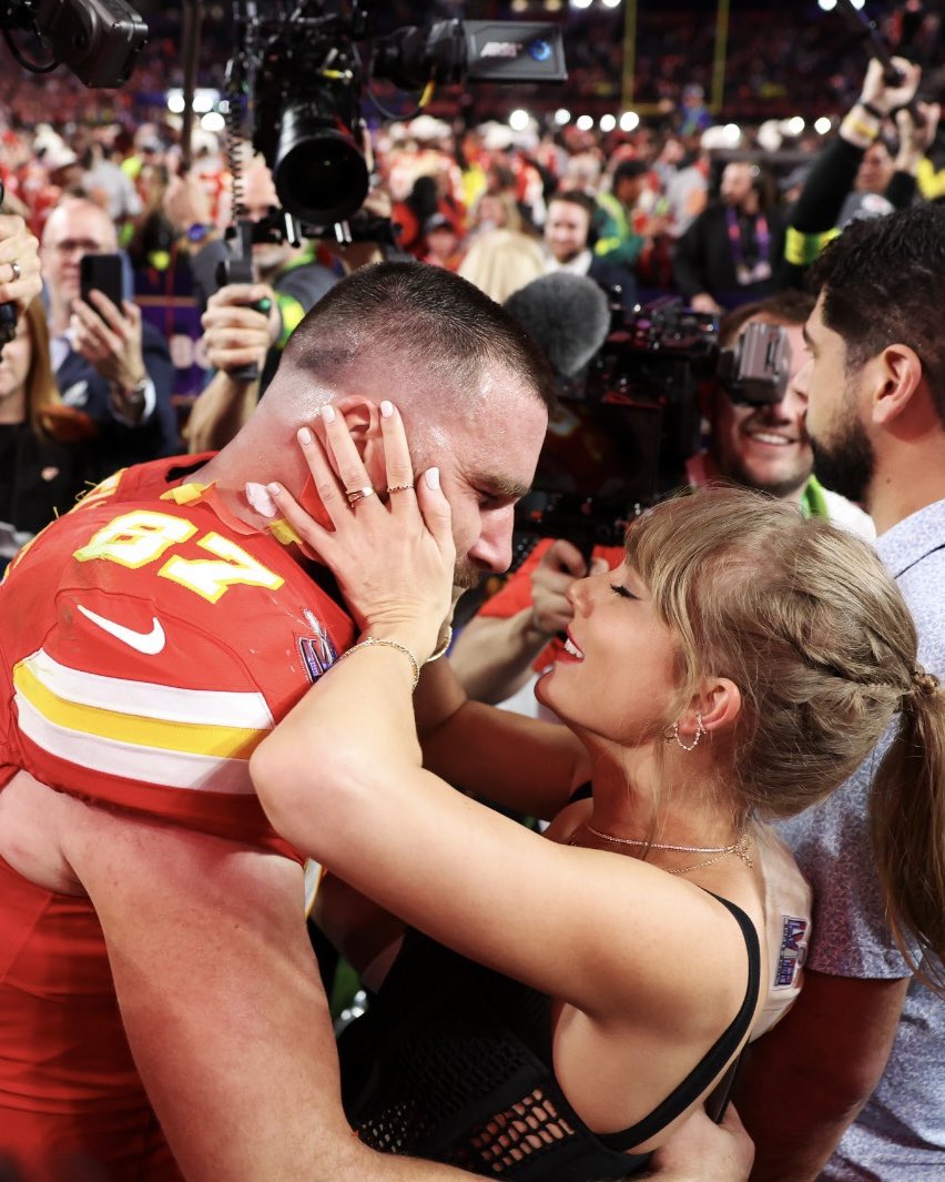 Taylor Swift fue a ver el Super Bowl, apoyando a su novio Travis Kelce, jugador de Kansas City.