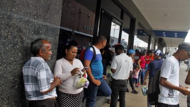 Maturineses toman previsiones ante cierre bancario por Semana Santa