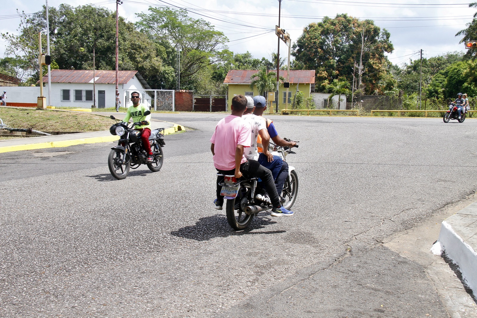 Moto taxis en Caripito: Solución de movilidad para los habitantes después del mediodía