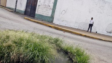 Vecinos y comerciantes denuncian colapso de aguas negras en Maturín