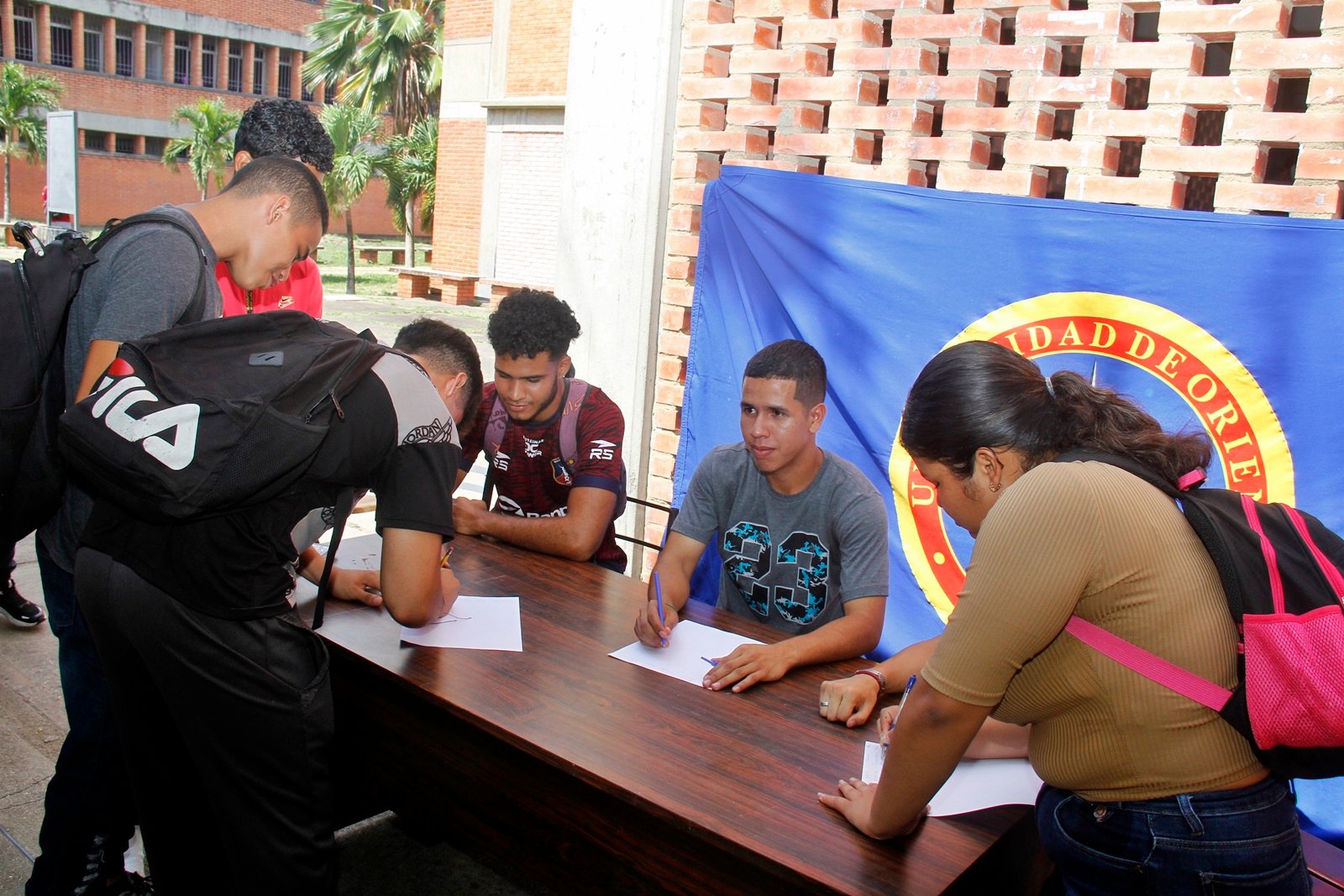 Estudiantes de la UDO iniciaron jornada de recolección de firmas para curso vacacional intensivo