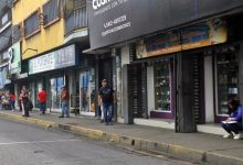 Tiendas abiertas y poca circulación de transporte público este 24 de Julio