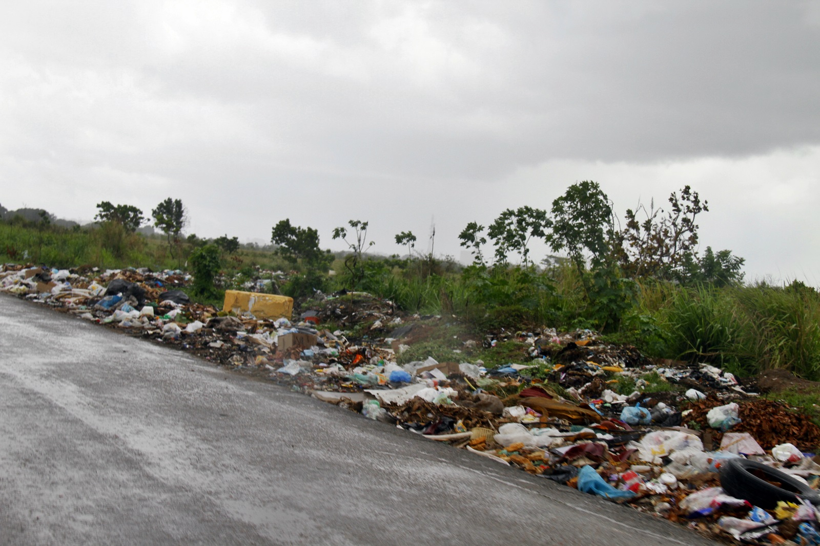 Llena de basura esta la vía hacia José Tadeo Monagas y Las Terrazas en Maturín