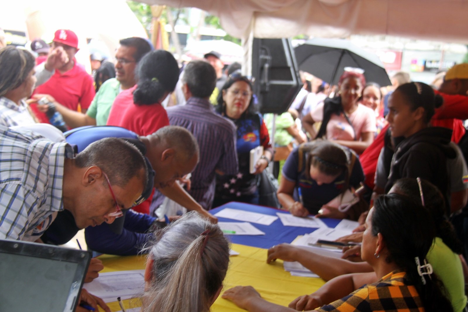 Recolección de firmas en Maturín en rechazo a las sanciones de EE.UU. contra Venezuela