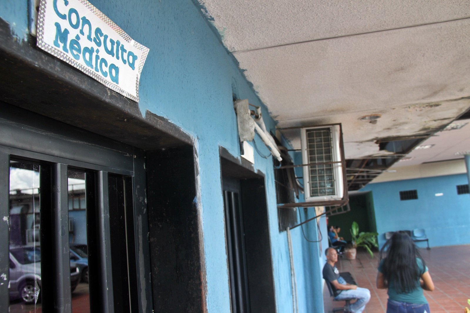 Pacientes del CDI Los Cortijos denuncian deterioro del centro de salud