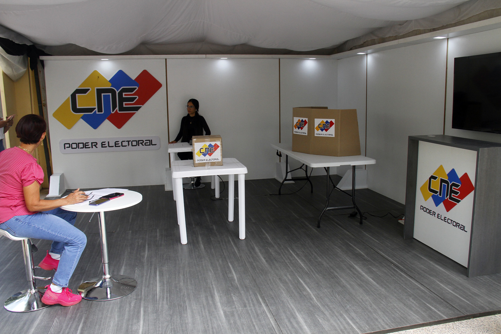 CNE instala puntos de práctica en Maturín para fomentar la participación electoral