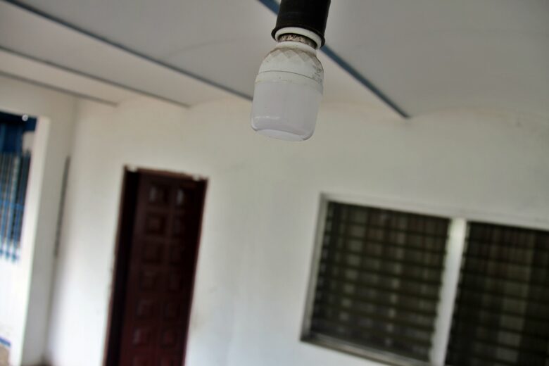 Apagones y bajones de luz no paran en el sector el Calvario de Maturín