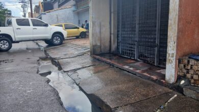 Comerciantes del mercado viejo denuncian presencia de agua servida en un local abandonado