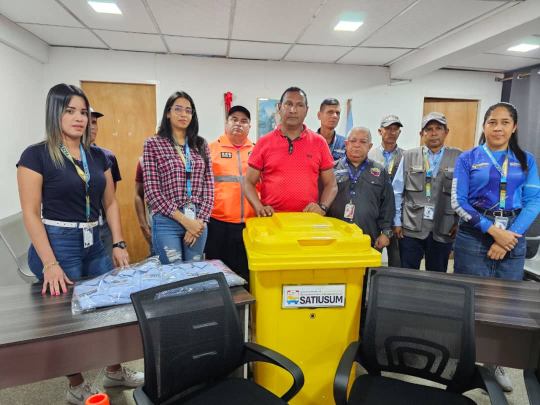 Entregan implemento y materiales de oficina a trabajadores del terminal de Maturín