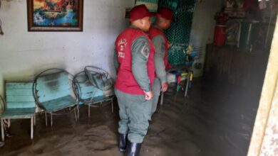 Dos viviendas en Amana Arriba continúan inundadas (Fotos)