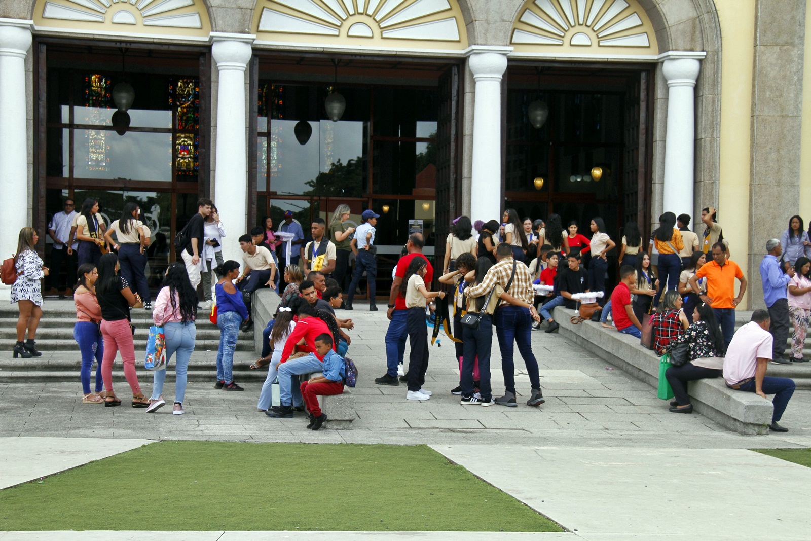 Más de 40 liceos y escuelas realizan misa de acto de grado en la Catedral de Maturín