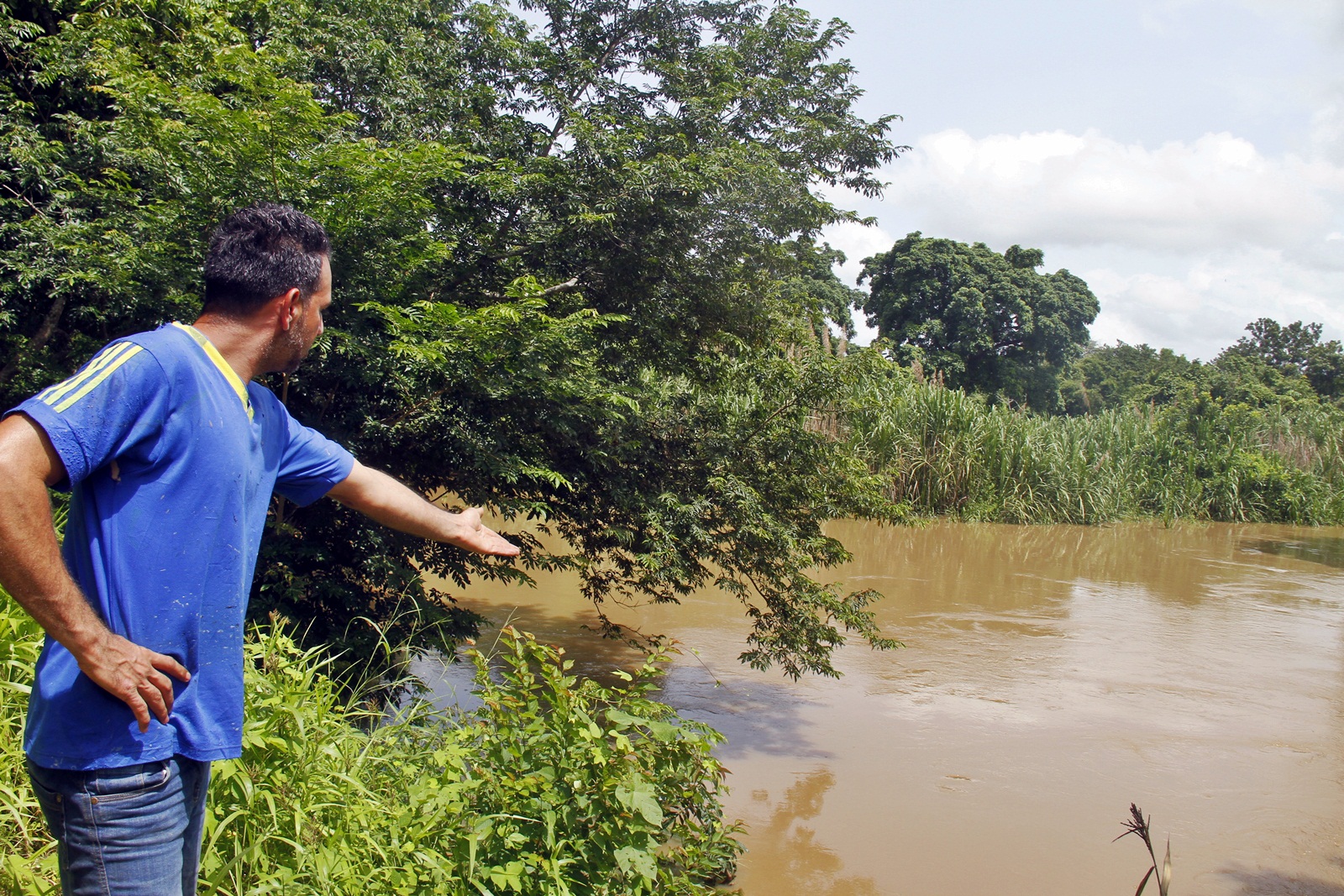 Vecinos de la Calle Consejo en alerta ante creciente del río Guarapiche