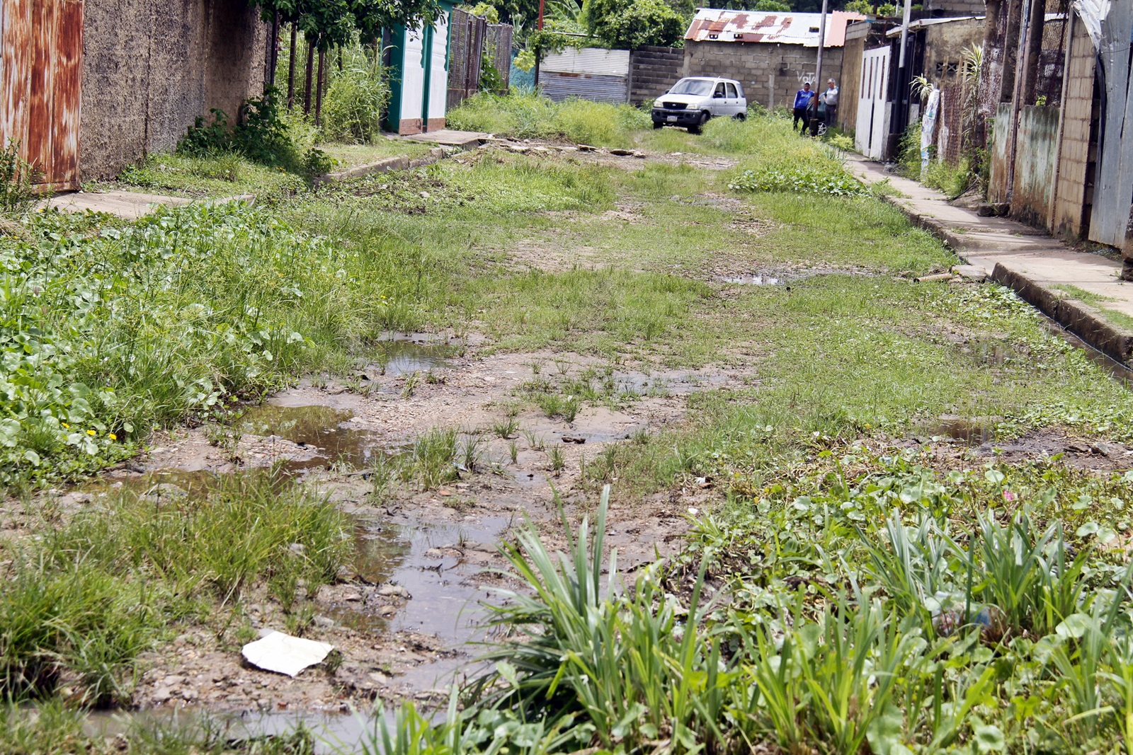 Claman por asfaltados en el sector la Democracia y El Silencia de Maturín