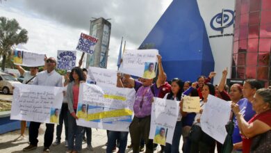 Profesores y representantes del liceo Antonio José de Sucre exigen justicia para el profesor José Daniel Aparicio