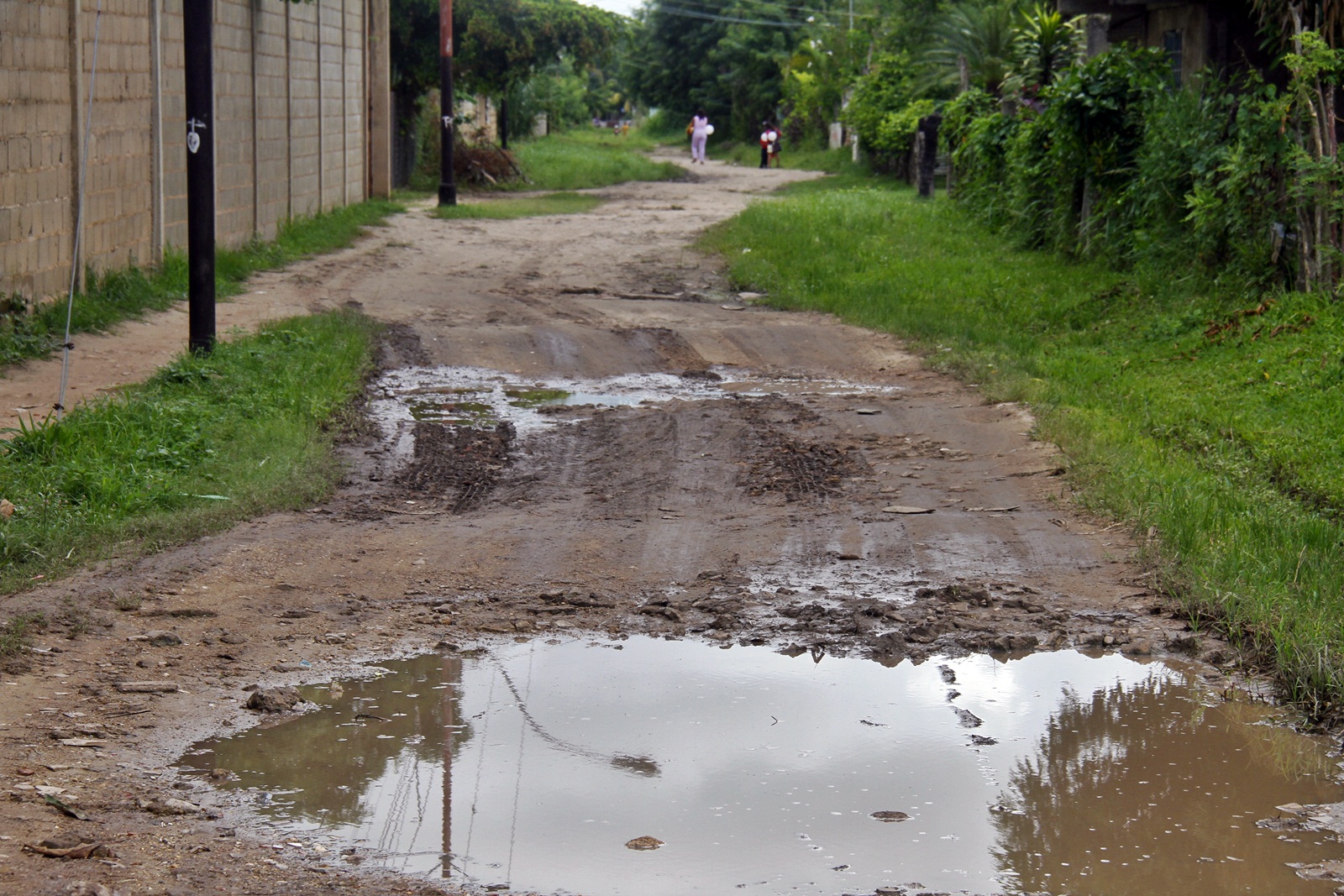 Denuncian precarias condiciones de las calles en el sector San Judas Tadeo