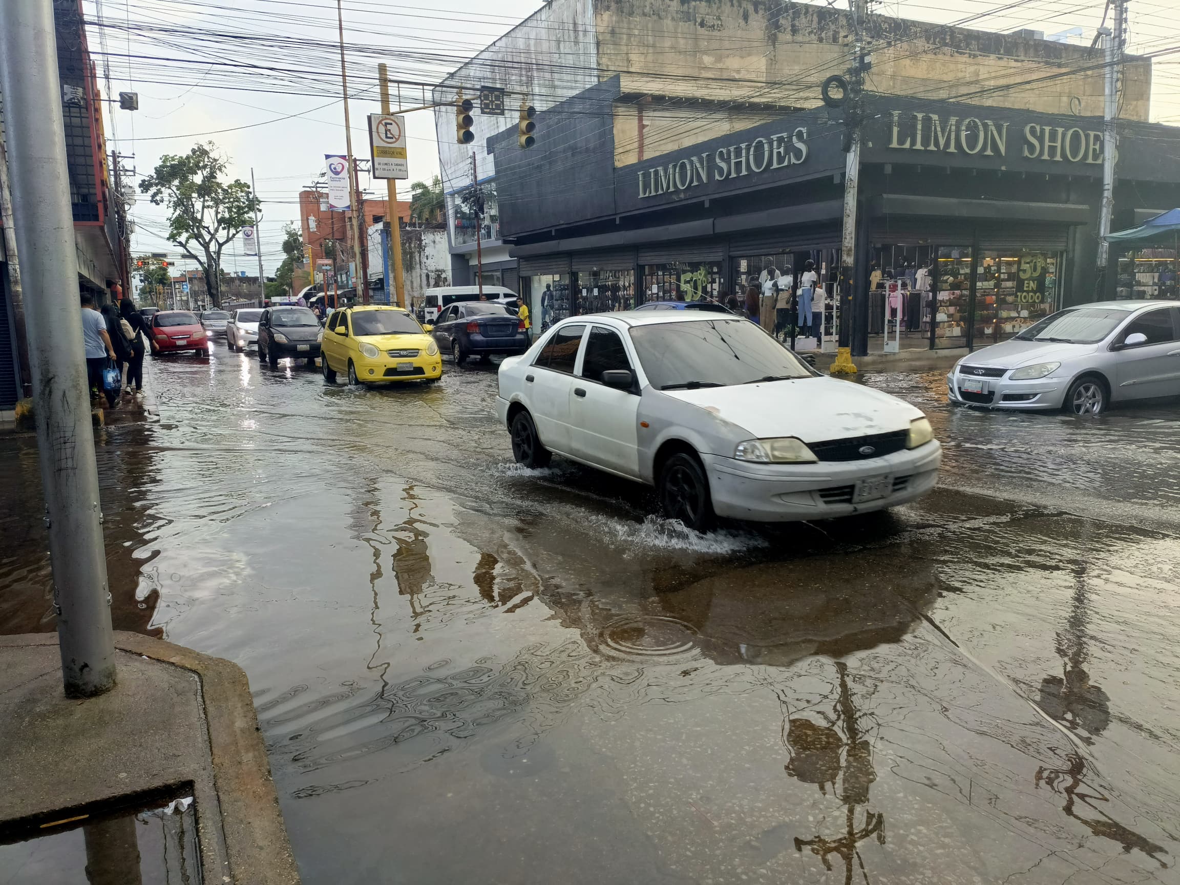 En ríos urbanos se convierten las avenidas Miranda y Monagas cada vez que llueve