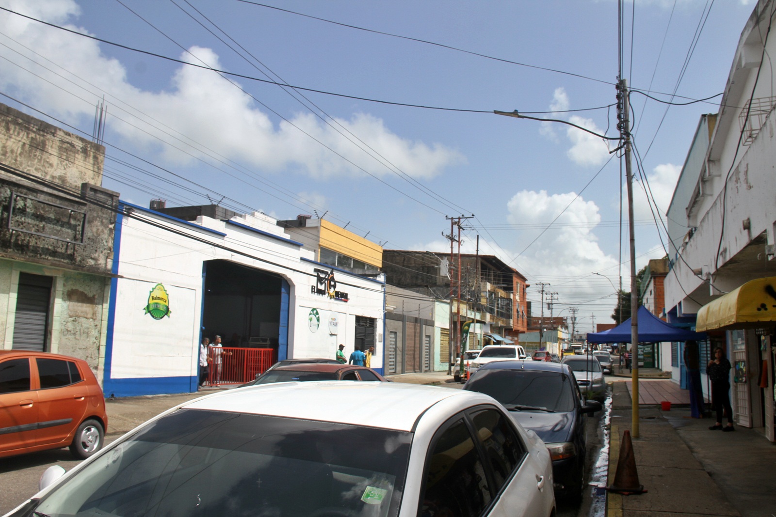 Comerciantes de la calle Santo Domingo en Maturín claman por mejoras en el servicio eléctrico