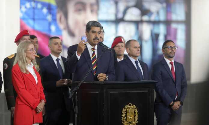 Maduro dice que el Centro Carter "ha hecho su despedida" tras desestimar jaqueo electoral