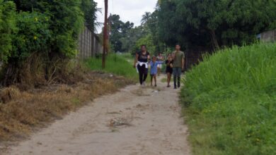 Calles del sector San Vicente de Maturín estan sumidas entre tierra y maleza