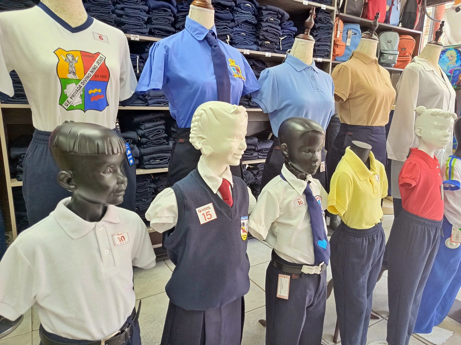 Ofertas en uniformes se observan en tiendas de Maturín