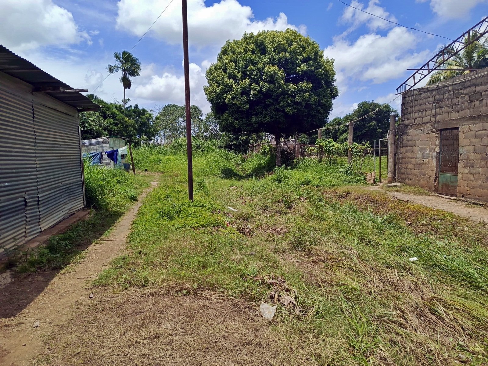 Habitantes de la Calle El Tubo claman por la culminación de viviendas prometidas desde hace siete años