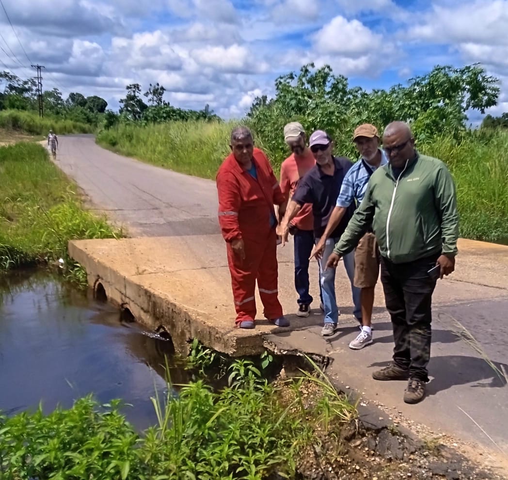 Al borde del colapsar esta el puente de la vía a Plantación en Maturín