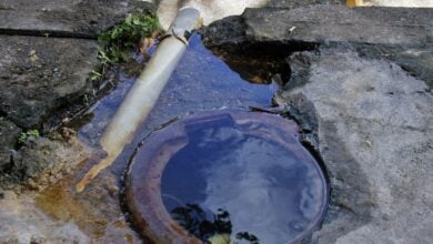 Reportan bote de aguas blancas en la calle Barreto con Páez