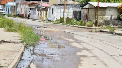 Denuncian bote de aguas negras y blancas en el sector Barrio Morichal de Maturín