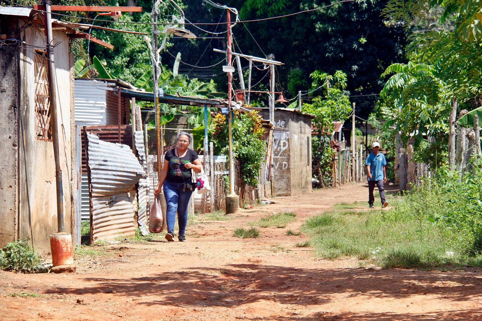 Vecinos del sector La Voluntad de Dios denuncian 14 años en carencia de servicios públicos