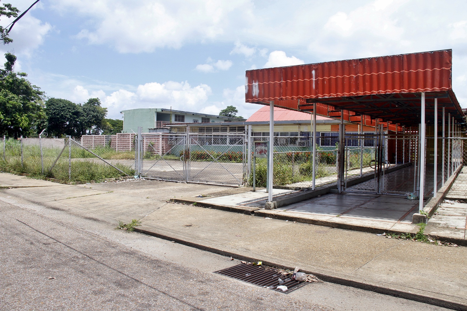 Piden una bomba de agua para la escuela Leonardo Infante antes del inicio del nuevo años escolar