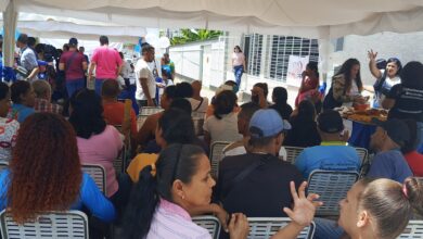 Atienden a más de 100 personas con discapacidad auditiva en jornada de atención integral