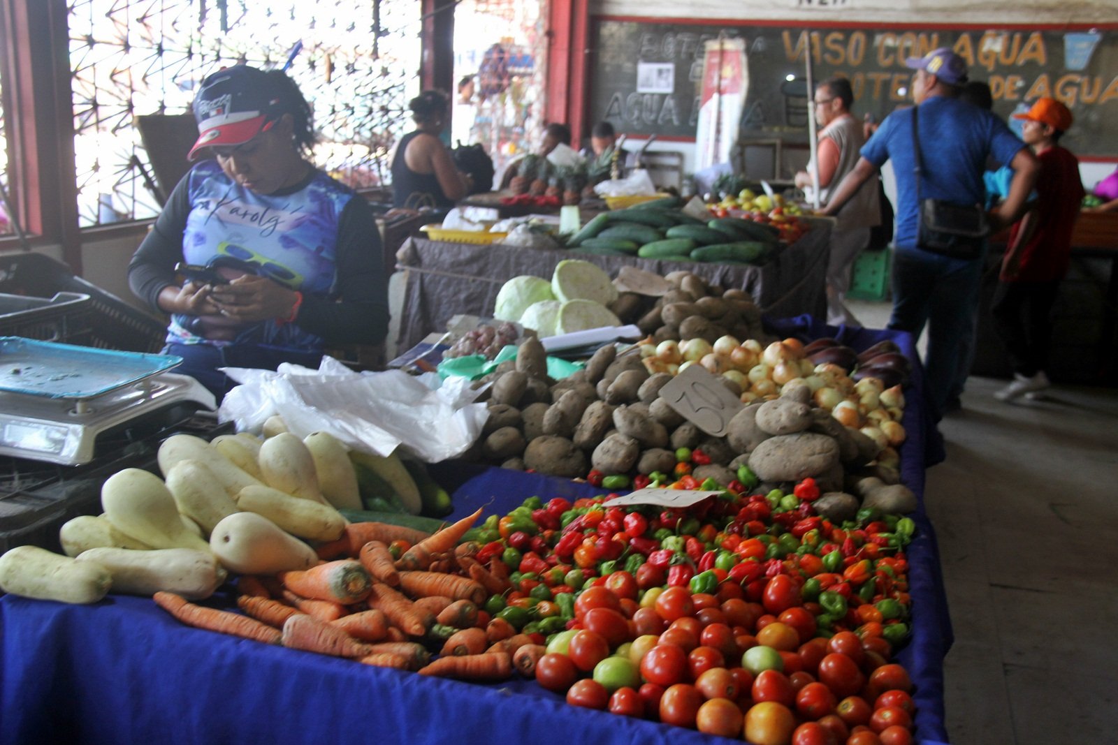 Baja el precios del tomate, papa y cebolla en el mercado Los Bloques de Maturín