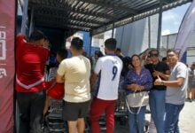 Fiebre Vinotinto: aficionados en plena pepa de sol hacen cola para las entradas del juego entre La Vinotinto y Argentina